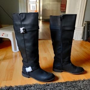 Full side zipper under knee brand new boots